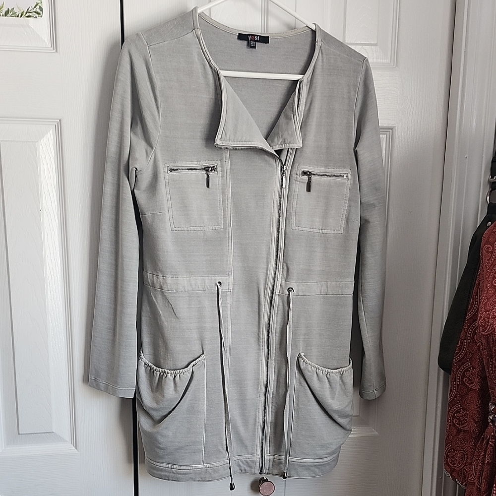 yest Front zip Gray Women's Jacket Size 8 ptp 19 length 30